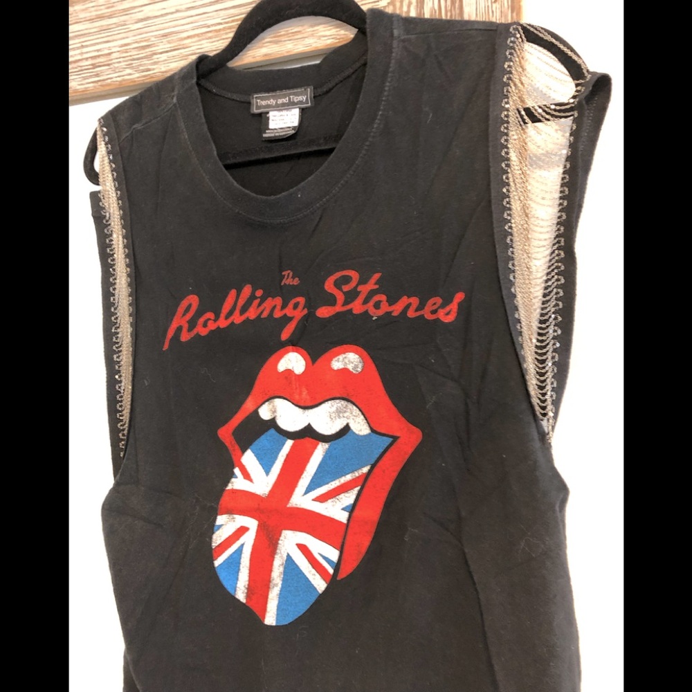 Boutique trendy Rolling Stones metal fringe detail top  👄